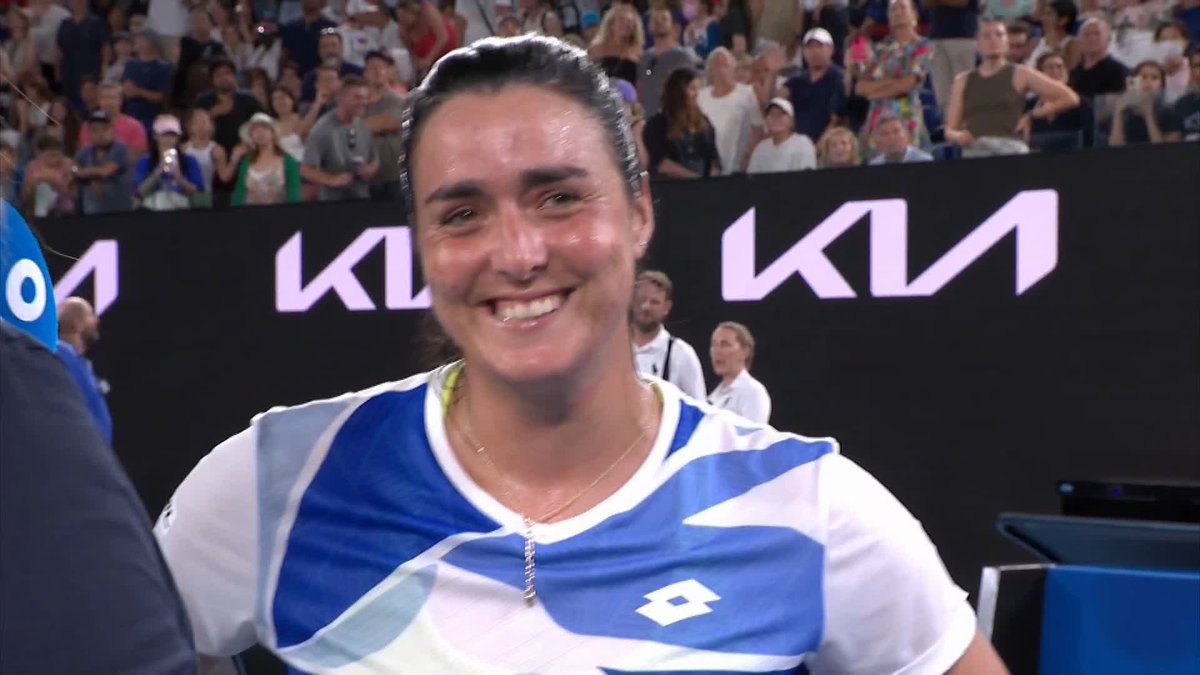 "Massage guys, massage!" 😂 Ons Jabeur • #AusOpen • #AO2023