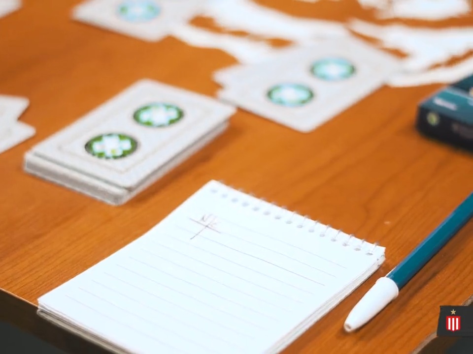 🃏 Las cartas están sobre la mesa. ¡Dale que falta uno! 📝🧉