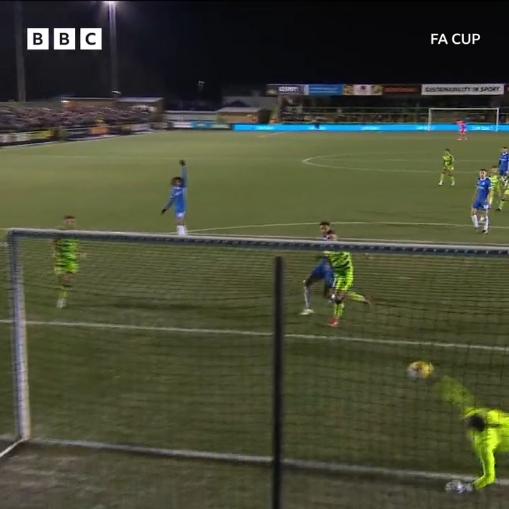 WOW ๐คฏ "How on earth has he saved that?" Unreal from Birmingham's Neil Etheridge! #BBCFootball #FACup