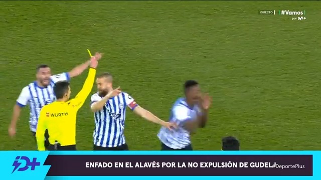El Alavés pidió la tarjeta roja para Gudelj en esta acción. #DeportePlus