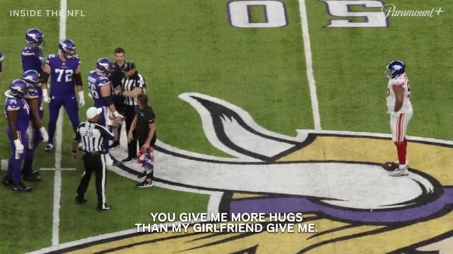 #Giants DT Dexter Lawrence trash talking with the #Vikings center: “You give me more hugs than my girlfriend give me.” (🎥 NFL Films)