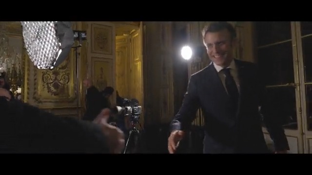 Mañana en EL PAÍS, Javier Cercas charla con el presidente de Francia Emmanuel Macron en El Elíseo sobre el futuro de Europa, la guerra de Ucrania o el peligro de los populismos