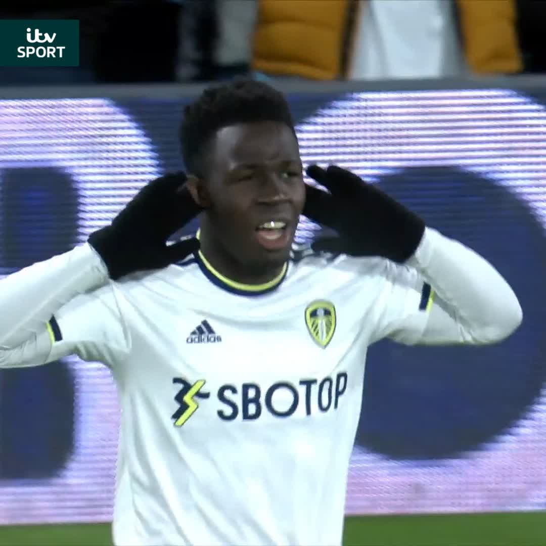 Willy Gnonto channelling his inner Paolo Di Canio.. What a finish 🤯 📹 ITV Football