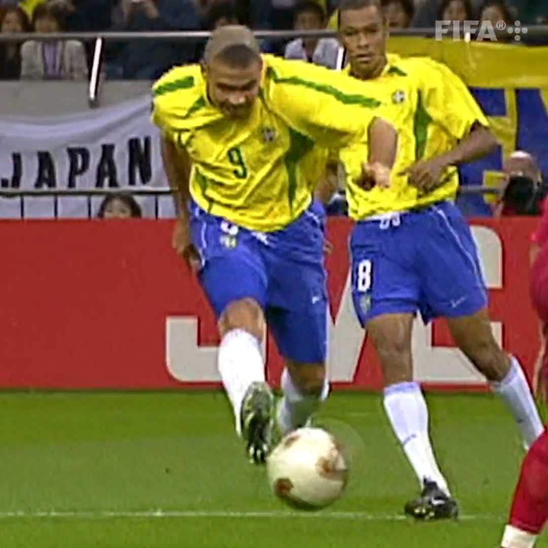 ¿Romario inventó el tiro de puntín? 🇧🇷 Ronaldo Nazário contó de dónde viene ese tiro junto a Gary Lineker en "Bota de Oro". 👇