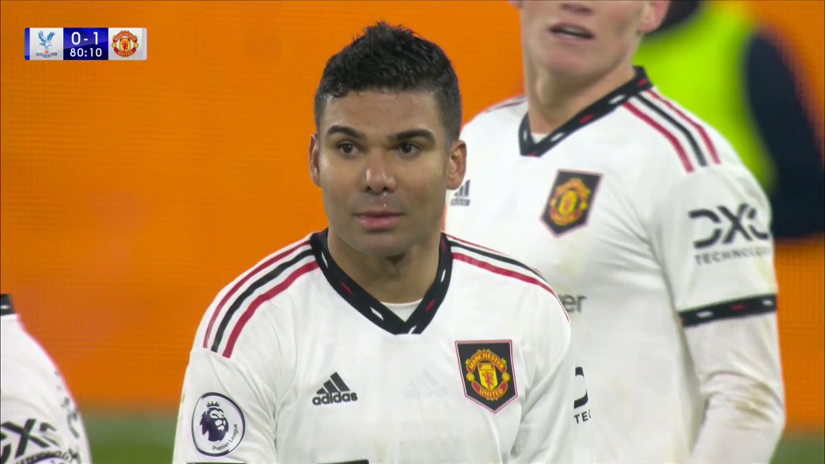 CASEMIRO BOOKED! 🟨 The Man Utd midfielder is now suspended for the game against Arsenal 👀