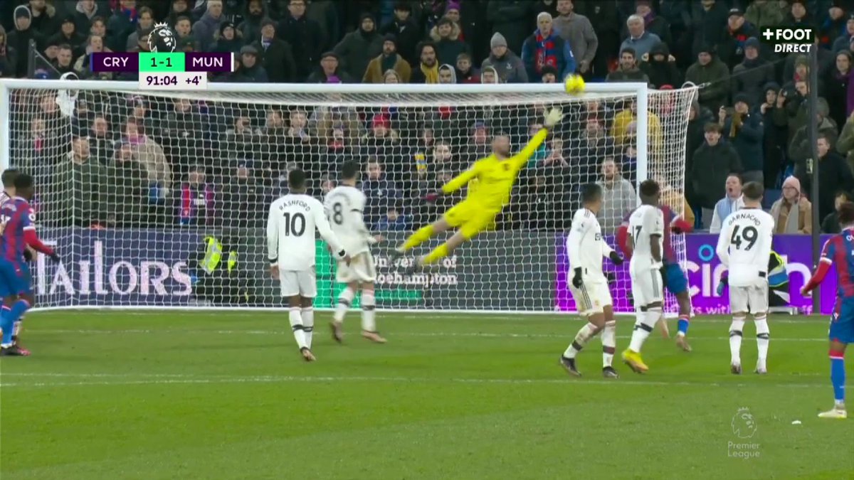 Le coup franc de malade de Michael Olise pour égaliser en toute fin de match face à Manchester United. 😱🕸️ 🎥 CANAL+ Foot