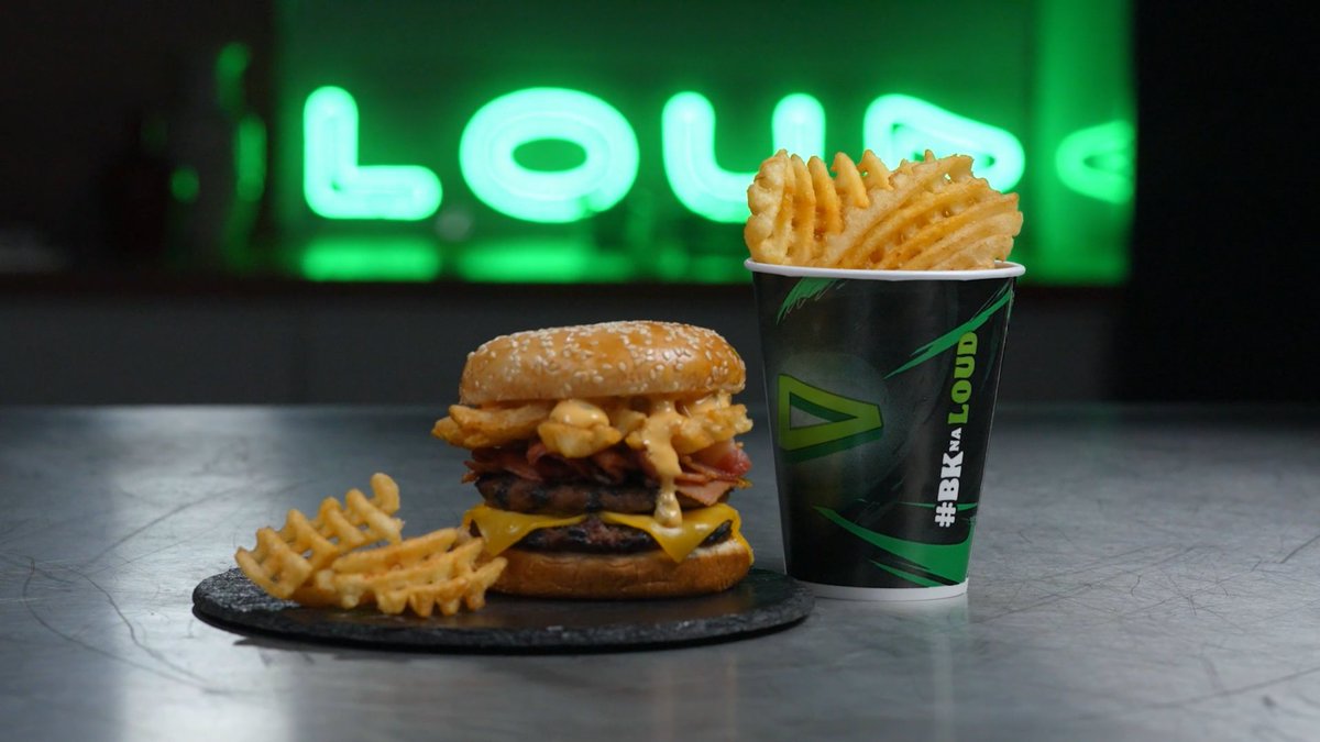 O STACKER LOUD CHEGOU NO BK 👑 Agora você pode matar a tua fome amassando o nosso combo no Burger King BR 🔥! Aproveita e já marca o teu 3º @ aqui, e se ele não responder em 5min, vai ficar te devendo um combo 👇