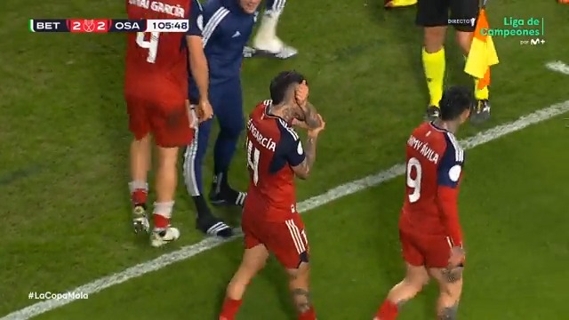 Fútbol patxarán en estado puro. En tres toques. Balón largo de Aridane, la peina Budimir y Rubén García se queda en el mano a mano y marca