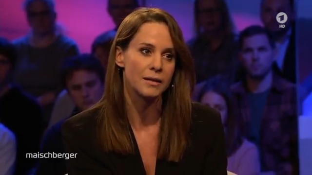 "Die #Revolution und den Regime-Change muss die Bevölkerung selber hinbringen. Aber dann darf man dieses Regime nicht stärken und keinen Handel mit ihnen betreiben." - Natalie Amiri gestern im Gespräch mit Sandra #Maischberger. #Iran #IranProteste Das Erste