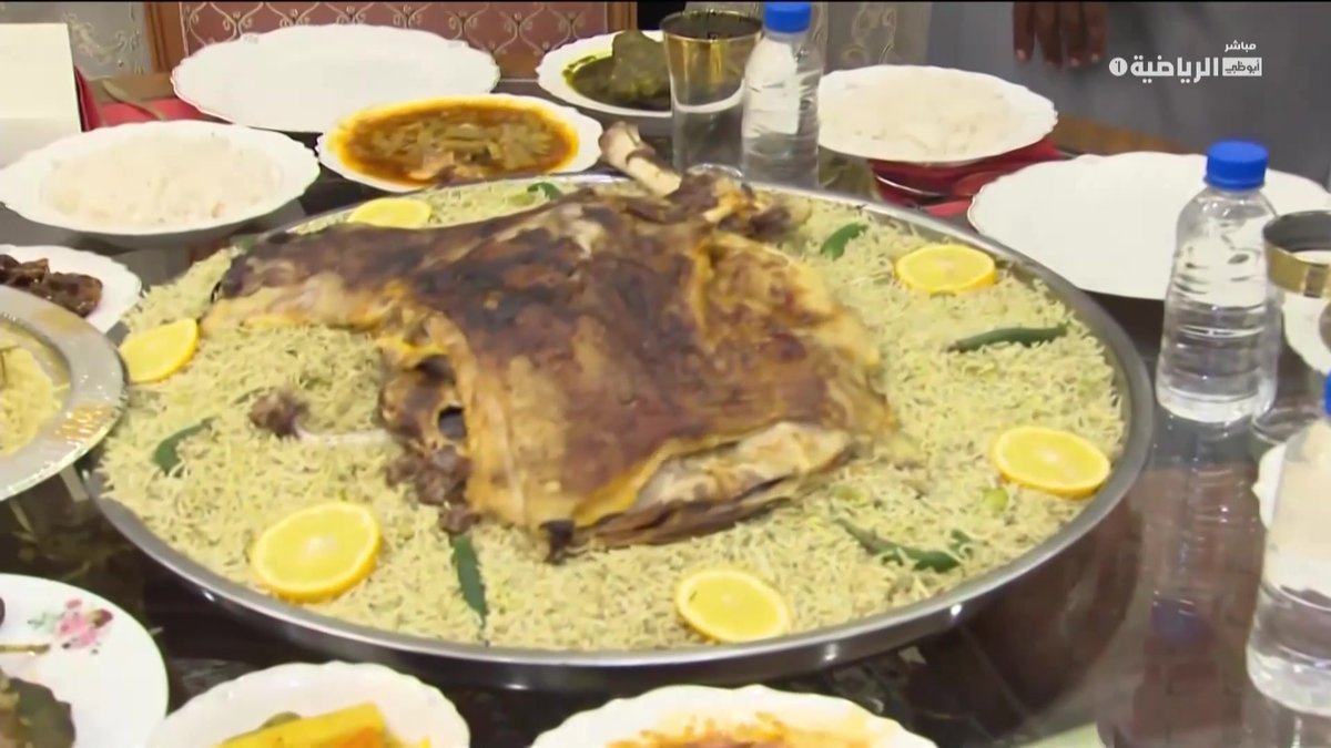 شكراً للشيخ أسعد العيداني محافظ البصرة و حرمه أم حمزة لاستقبالهم لي مع الاسطورة حمود سلطان في منزلهم العامر وعلى كرمهم وما عبروا به من كلمات جميلة ومشجعة لجولاتنا في #البصرة ❤️ .. #خليجي_25