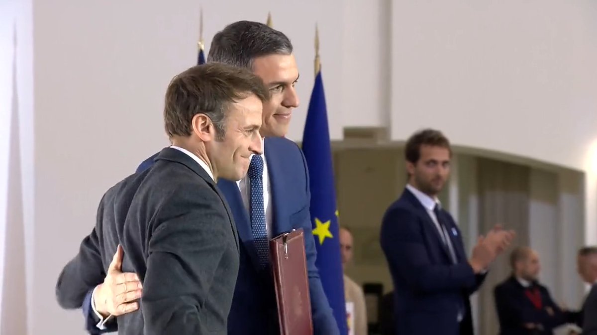 La firma del Tratado de Amistad y Cooperación entre nuestros países es histórica. Define lo que hemos construido hasta ahora y lo que aspiramos a ser. En momentos de incertidumbre necesitamos certezas. La más importante hoy es que cuando Francia y España avanzan, Europa avanza.