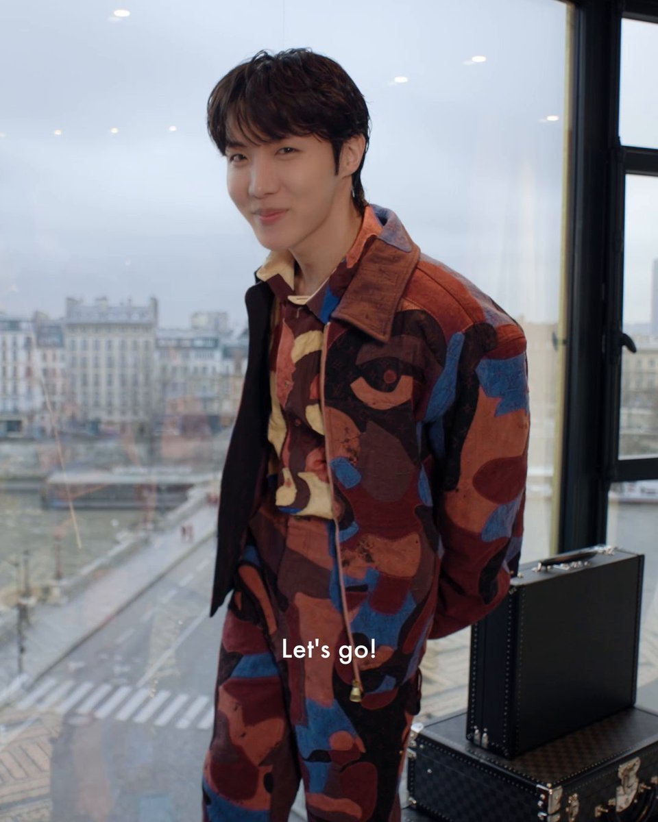 #jhope for #LVMenFW23. The star attended the latest #LouisVuitton Men’s Fashion Show. Watch the full show on Twitter or at