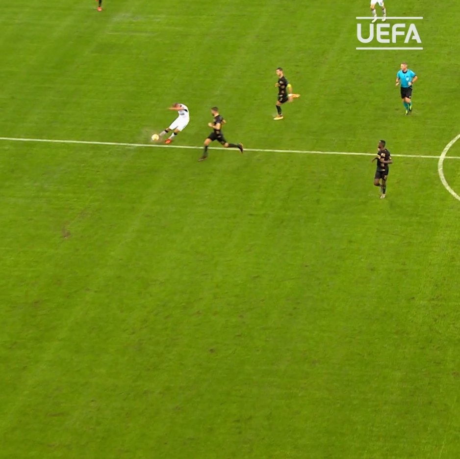 This must be the best goal in Europa League history from Kemar Roofe? 😮‍💨😮‍💨