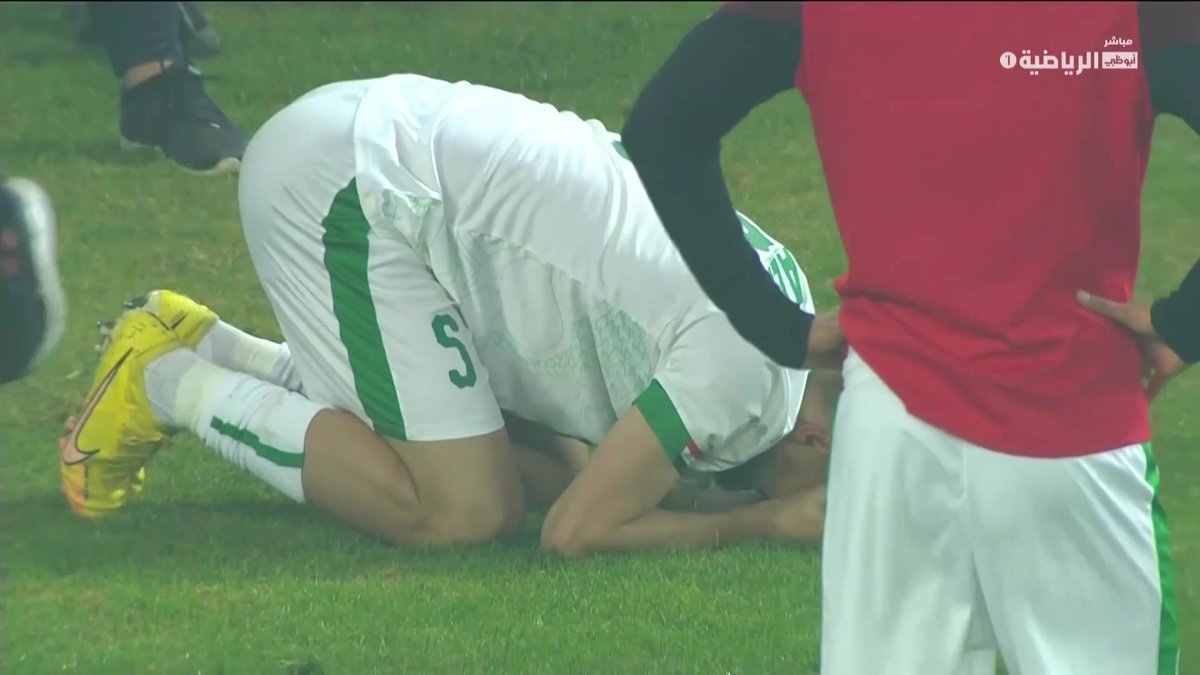 منتخب العراق بطلاً لكأس الخليج 2023 بعد فوزه على المنتخب العُماني 3-2 بعد أشواط إضافية.. شاهد الفرحة العارمة لمنتخب أسود الرافدين والجماهير #العراق_عمان #خليجي25