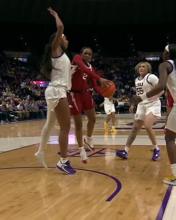 NO SHOE? NO PROBLEM‼️ Angel Reese with the denial🚫