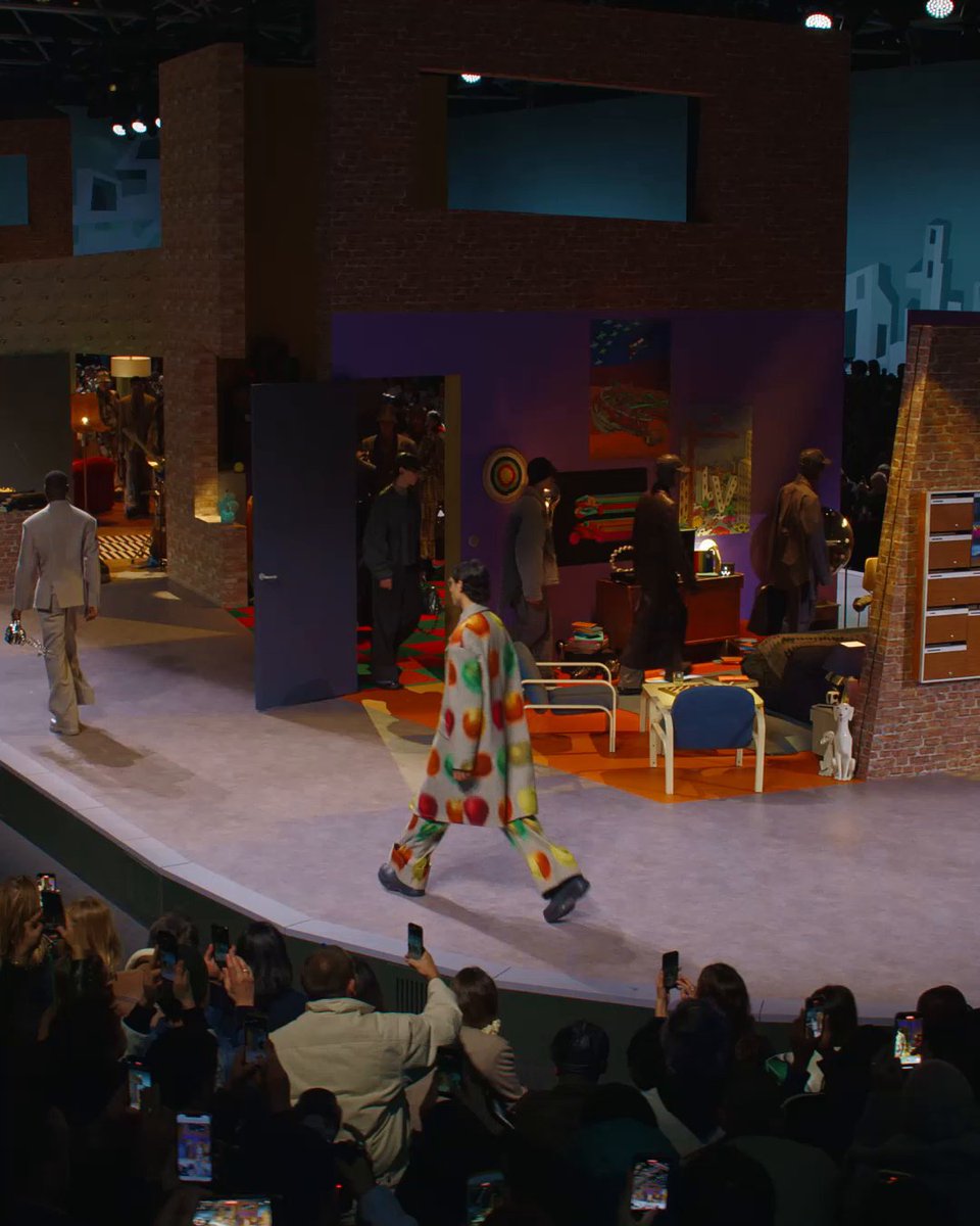 Artistic dialogues. Designed by the #LouisVuitton Men’s Studio and embedded with concepts of designer Colm Dillane, #LVMenFW23 is founded on the idea that connectivity is the catalyst for creativity. Watch the show on Twitter or