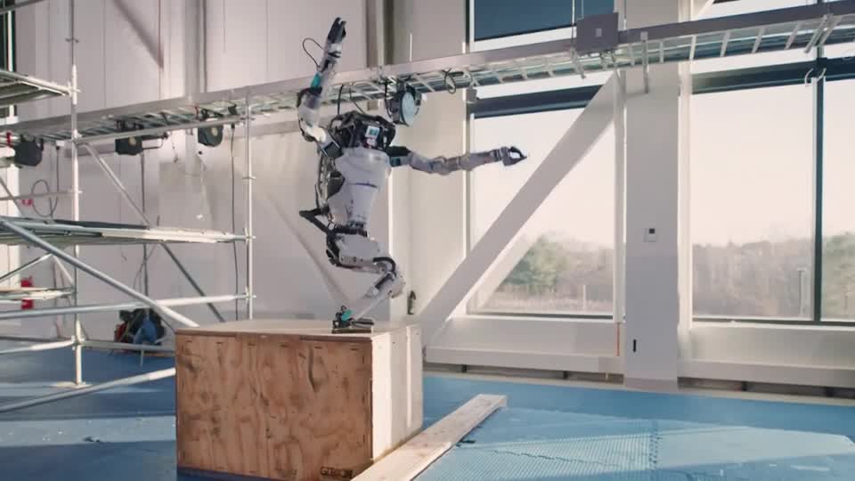 ボストン・ダイナミクスの「アトラス」、新たな技を披露