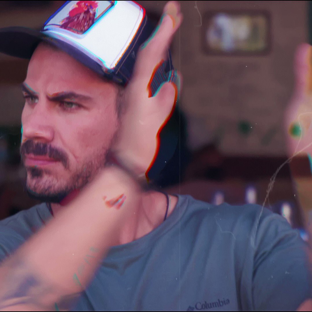 To Akis Food Tour 2 έρχεται και χρειάζομαι τη βοήθειά σας! Επειδή ξεκινάμε τα γυρίσματα, θέλω να μου πείτε σε ποια μέρη αξίζει να πάω και ποιους πρέπει να γνωρίσω! Στείλτε μου πληροφορίες εδώ ή στο akisfoodtour@akispetrtetzikis.com. 💪 ALPHA TV