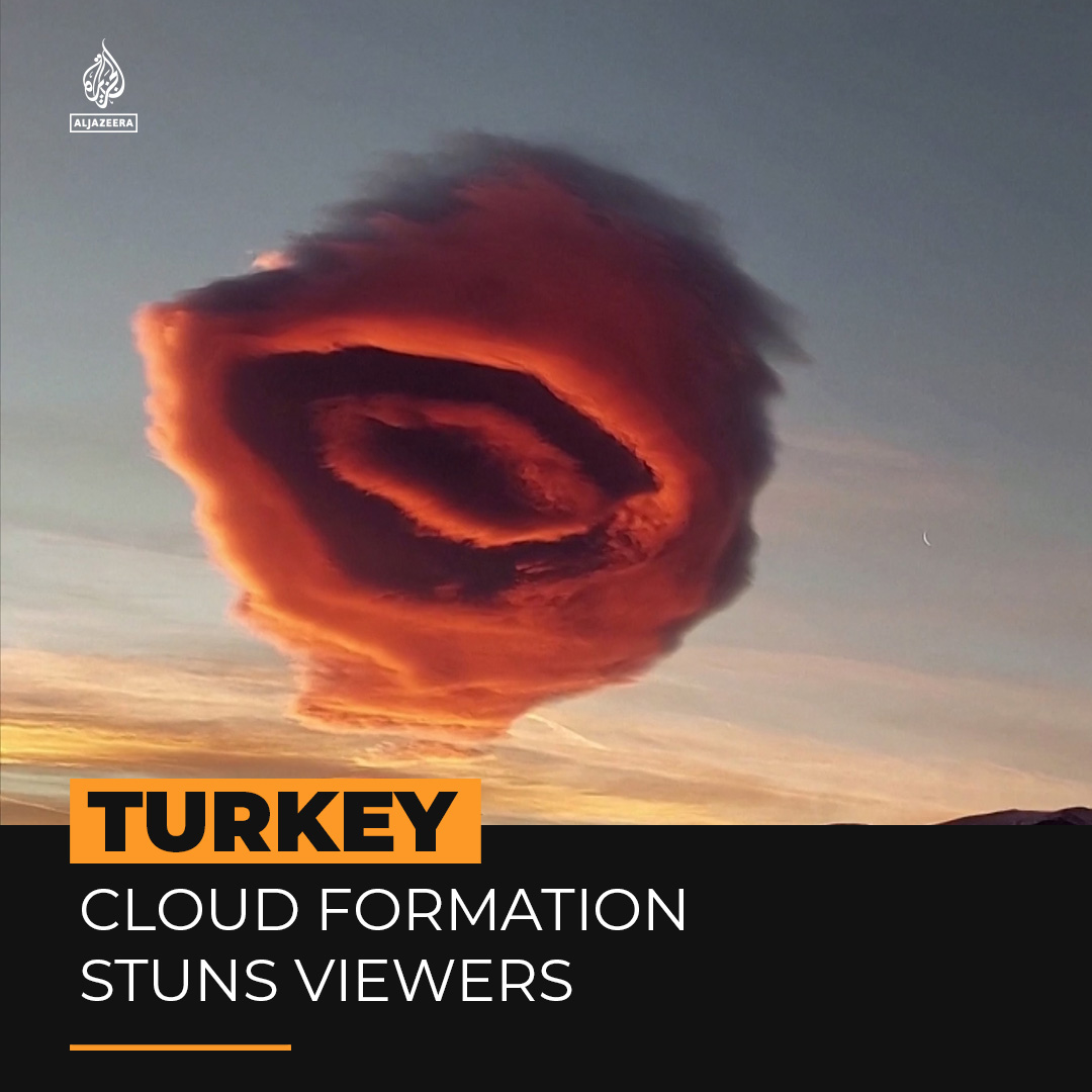 Residents in the Turkish city of Bursa were stunned by this strange cloud formation in the sky Thursday morning. The country's Meteorological Directorate said it was a lens cloud formed by strong wind fluctuations over hills and mountains ⤵️