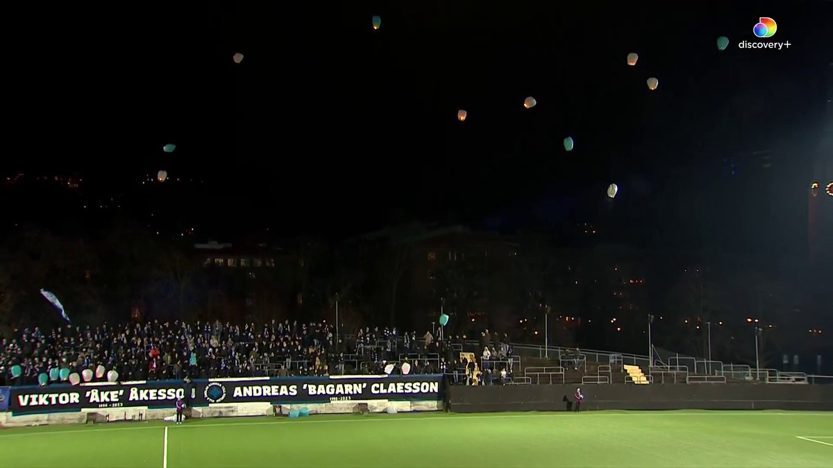 Blåvitt-publiken hyllar två eldsjälar inför årets första match! Andreas "Bagarn" Claesson &amp; Viktor Åkesson