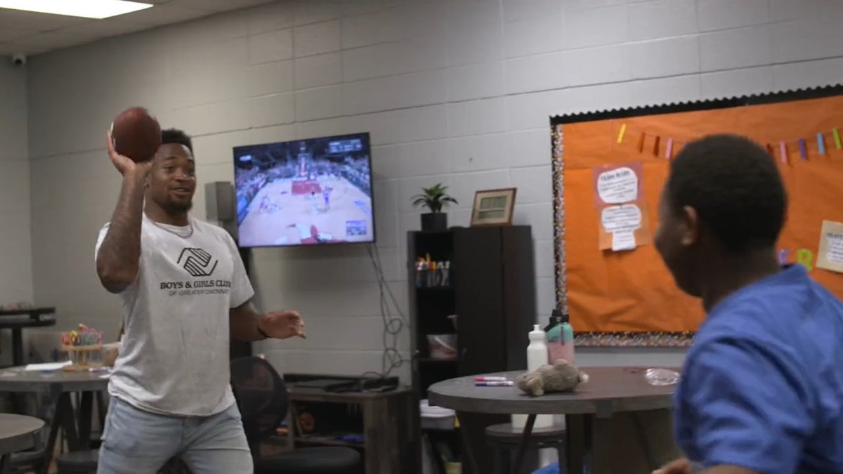 "I made it to the NFL, Big Whit!" Under the Helmet: Derrick Barnes premieres tonight at 8 PM →