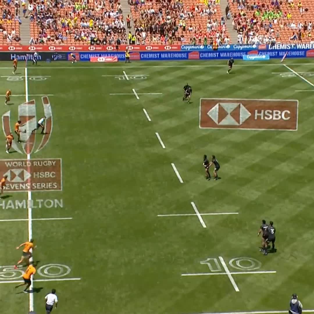 That'll get the home crowd going! ๐ณ๐ฟ Roderick Solo turns on the jets for NZ Sevens to secure the win! ๐จ #NZ7s | #HSBC7s