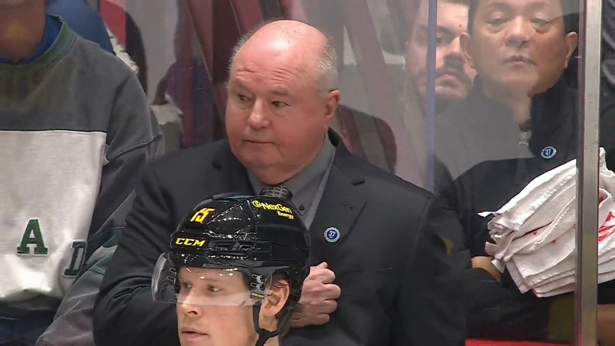 "Bruce there it is!" chants in Vancouver as Bruce Boudreau gets emotional behind the bench 🥹 #Canucks
