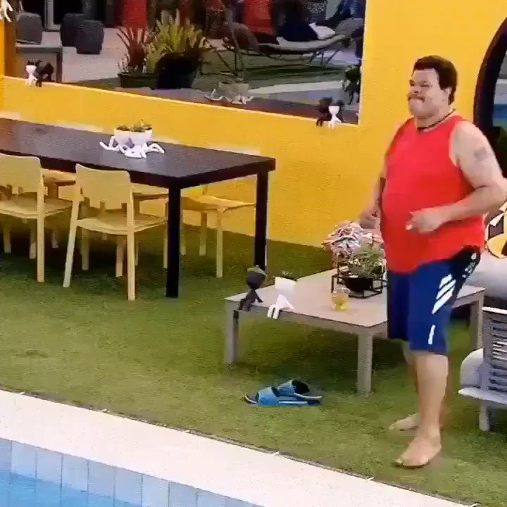 SABE O QUE É FODA??????? UMA DAS DANÇAS MAIS FODA DA HISTÓRIA DO BBB FOI O BABU ALI TRANQUILÃO FUMANDO SEU CIGARRO DE BOA NUM DIA NORMAL TOCANDO MUSICA SEM SER FESTA E O CARAIO ELE SÓ QUERIA CURTIR O HOMEM ENTENDE MUITO!!!!!!!!