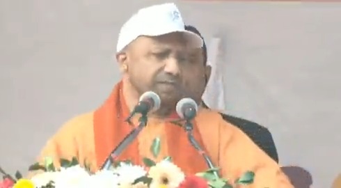 'मेरा-तेरा' सोचना एक छोटी सोच होती है, हमने हमेशा माना है कि- अयं निजः परो वेति गणना लघुचेतसाम्!! उदारचरितानां तु वसुधैव कुटुम्बकम्। पूरी दुनिया को एक परिवार की तरह मानने की सनातन सोच रही है, हमें G-20 के माध्यम से इसे उजागर करने का अवसर मिला है: #UPCM Yogi Adityanath