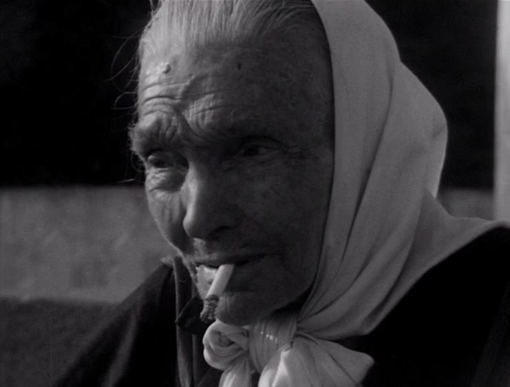 GARDIENNE DE PHARE 🚨 Pendant 40 ans, Anna Le Bail a été la gardienne du phare de Kernevest dans le Morbihan. Elle fut aussi conseillère municipale, ostréicultrice, sage-femme et faisait de l'aviron. Rencontre avec cette femme atypique viscéralement attachée à son phare.