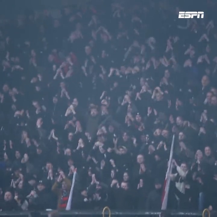 Wat een sfeer tijdens de laatste trainingen van Ajax en Feyenoord! #feyaja