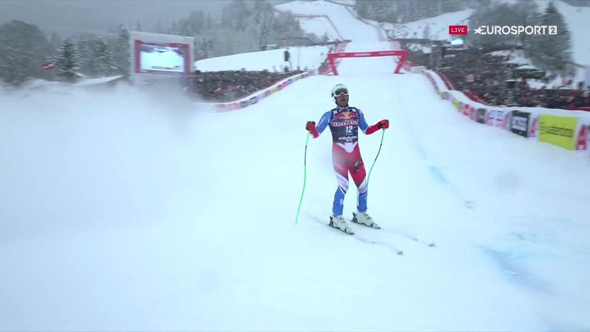 🤩 Exceptionnel Johan Clarey !! À 41 ans, le skieur français a réalisé une superbe descente à Kitzbühel ! Ça ne suffira pas pour la victoire mais le natif d'Annecy peut croire au podium pour sa dernière sur la Streif ! #ChaletClub