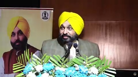 ਮੇਰਾ ਦਿਲ ਹਮੇਸ਼ਾ ਇਸ ਗੱਲ ਲਈ ਧੜਕਦਾ ਹੈ ਕਿ ਸਾਡੇ ਸਰਕਾਰੀ ਸਕੂਲ ਤੇ ਵਿੱਦਿਅਕ ਅਦਾਰੇ ਅਜਿਹੇ ਹੋਣ ਜਿੱਥੋਂ ਪੜ੍ਹ-ਲਿਖ ਕੇ ਸਾਡੇ ਬੱਚੇ ਮਾਣ ਨਾਲ ਕਹਿਣ ਕਿ ਅਸੀਂ ਆਪਣੀਆਂ ਡਿਗਰੀਆਂ ਪੰਜਾਬ ‘ਚੋਂ ਕੀਤੀਆਂ ਨੇ…ਅਸੀਂ ਸ਼ਾਨਦਾਰ ਸਕੂਲ ਤੇ ਪੜ੍ਹਾਈ ਲਈ ਵਧੀਆ ਮਾਹੌਲ ਸਿਰਜ ਰਹੇ ਹਾਂ…