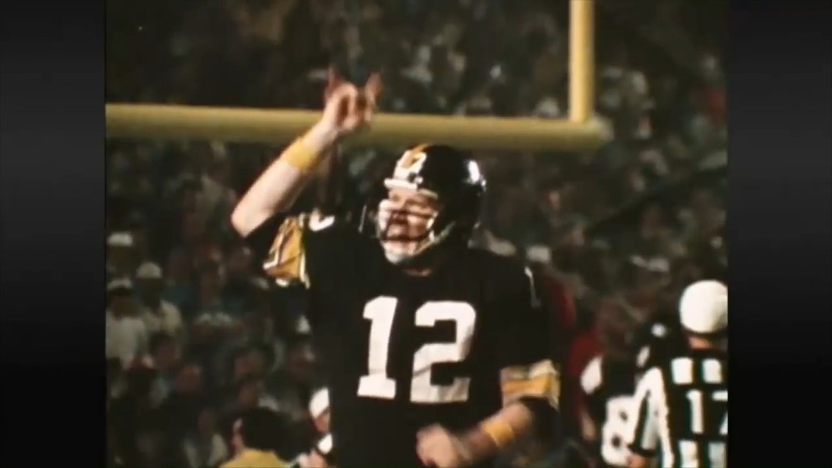 Between players, coaches & executives, Super Bowl XIII between the Pittsburgh Steelers & Dallas Cowboys featured a record TWENTY SIX future Hall of Famers. In other words, 7% of all Hall of Famers took part in this game #OTD in 1979, where PIT claimed the title with a 35-31 win. 📹: NFL