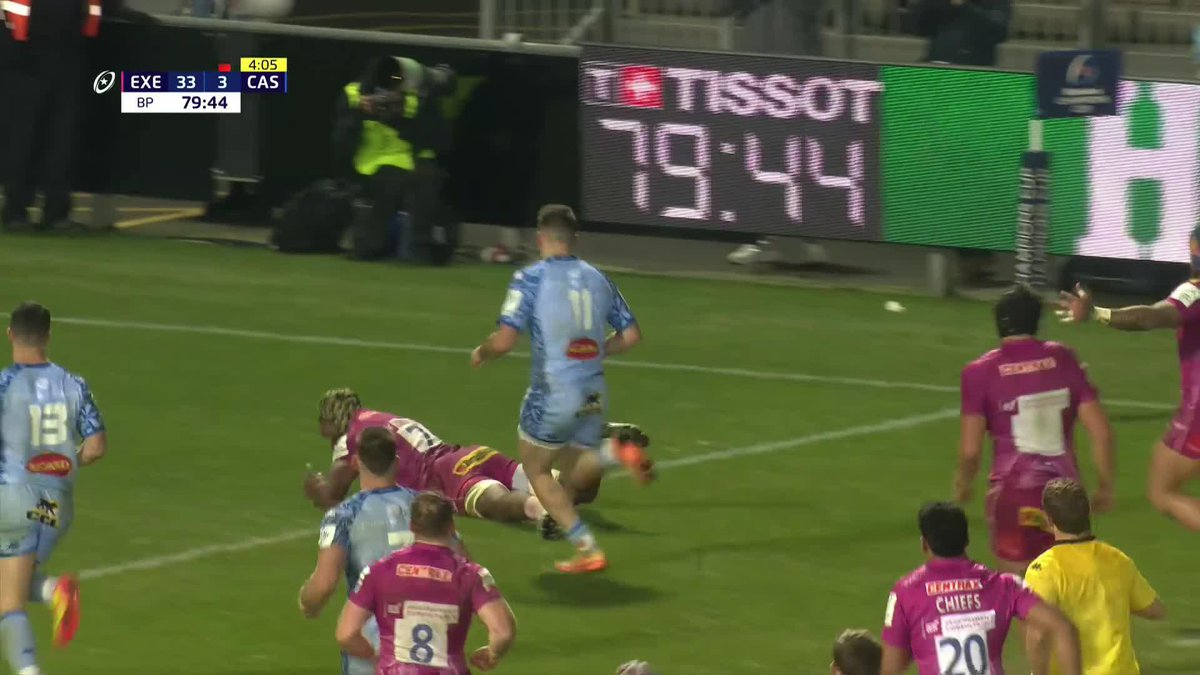 The Roll and Pop™ It's the new Bend and Snap! We're not quite sure how Josh Hodge keeps this attack going, but what a move it was 🤯 We're here for the 5m slide home from Christ Tshiunza as well 🙌 #HeinekenChampionsCup | Exeter Chiefs