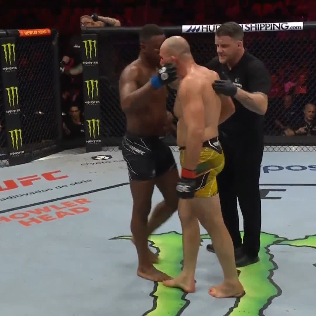 Laid it all on the line! 5 hard fought rounds in the books between these two #UFC283