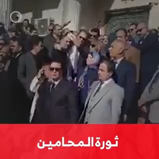 "ضد السلطة اللي بتدبحنا".. هتافات #المحامين أمام #محكمة_مرسى_مطروح تضامناً مع زملائهم المحبوسين #مزيد