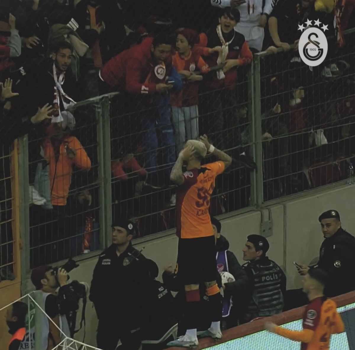 Yangın yeri hep, buralar sayende… 🔥 MauroIcardi