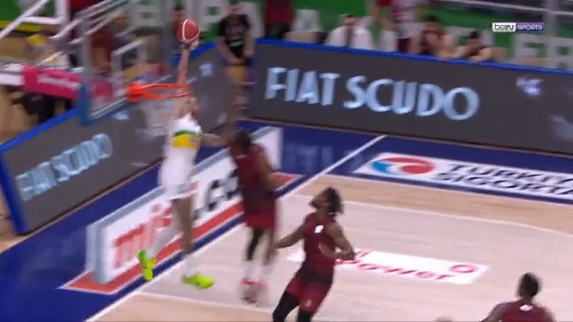 15 senedir basketbol anlatıyorum. Estetik açıdan ve maç senaryosu babında daha büyük bir smaç anlattığımı hatırlamıyorum. Zach Auguste 👩‍🚀