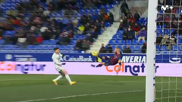 😳 ¿Van Basten? NO, ES jorge pulido mayoral. #LaCasaDelFútbol #LaLigaSmartBank