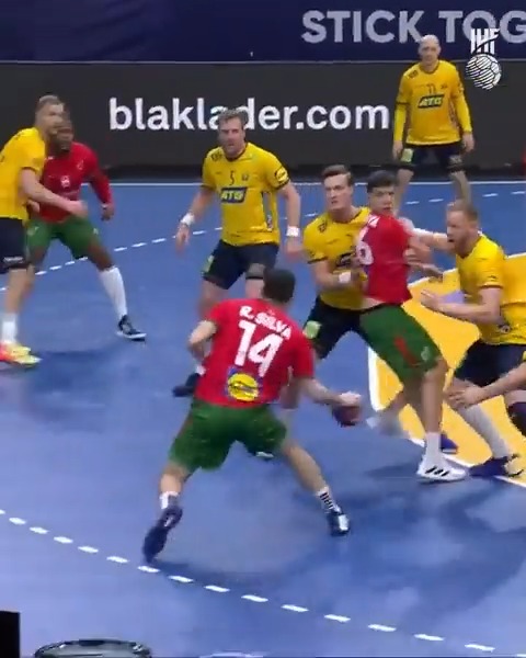 Rui Silva ➡️ Victor Iturriza 🔥 Pure poetry from 🇵🇹 Portugal with this goal 🤩 #POLSWE2023 #sticktogether