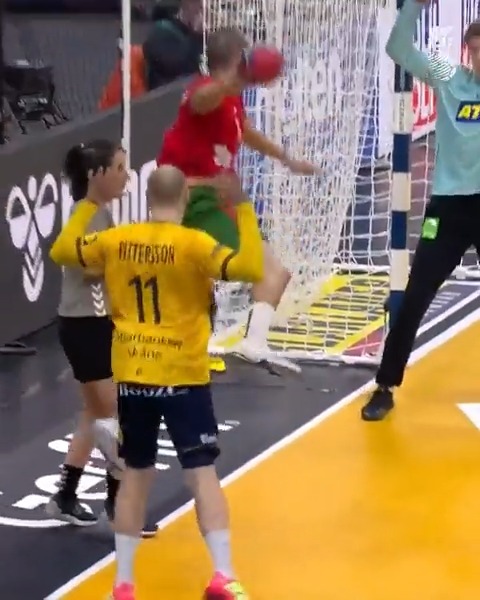 Absolutely no angle needed for Leonel Fernandes 🤯 Portugal 🇵🇹 go down fighting 💪🏻 #sticktogether