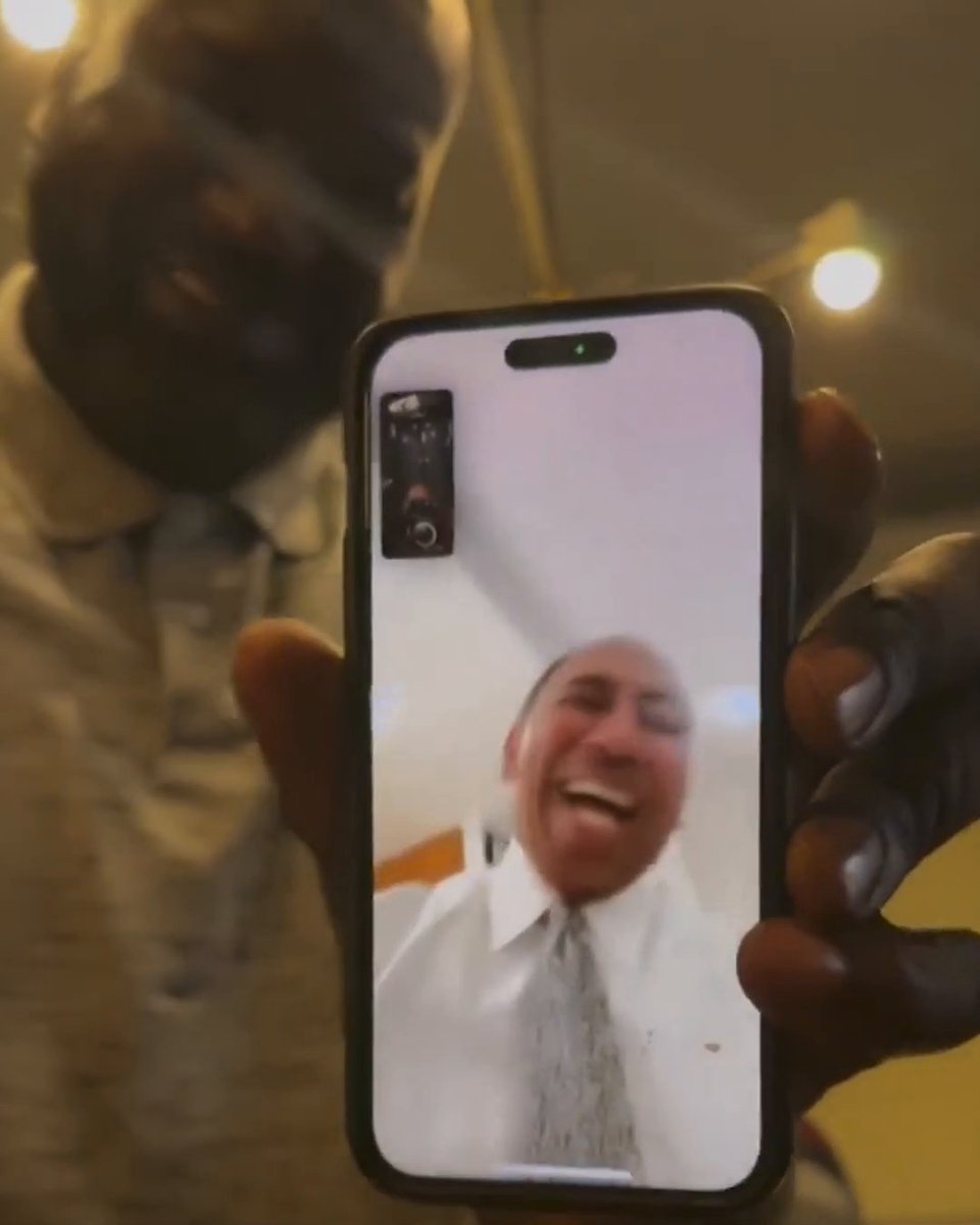 .Stephen A Smith really FaceTimed Shaq after the Cowboys' season-ending loss 😭 (via SHAQ)