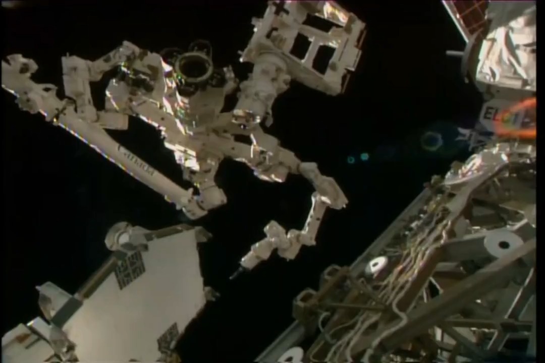 #Missionmonday 🦾 The International Space Station robotics flight control team recently replaced power components outside the ISS in order to get a better look at the Soyuz MS-22 spacecraft coolant leak. The team used the robotic arm w/ a special tool attachment to swap out the power boxes.