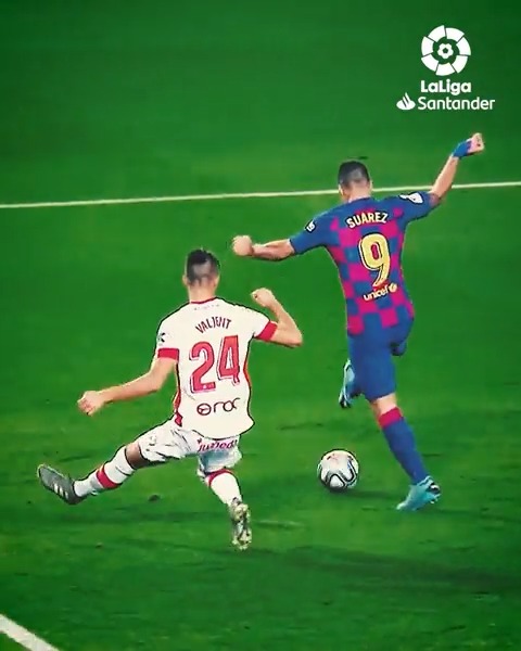 ❤💙 FC Barcelona ❤🤍 Atlético de Madrid ⚽💫 Un delantero 𝐔́𝐍𝐈𝐂𝐎 que marcó una época en #LaLigaHistory. 🎂🎊🎉 ¡Feliz cumpleaños, Luis Suárez! #LaLigaSantander