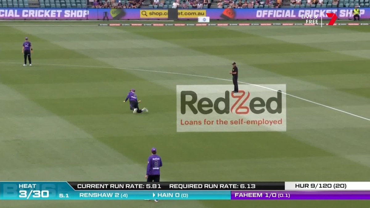 Unreal fielding from Zak Crawley! From his knees he runs Renshaw out with a direct hit 😮 #BBL12