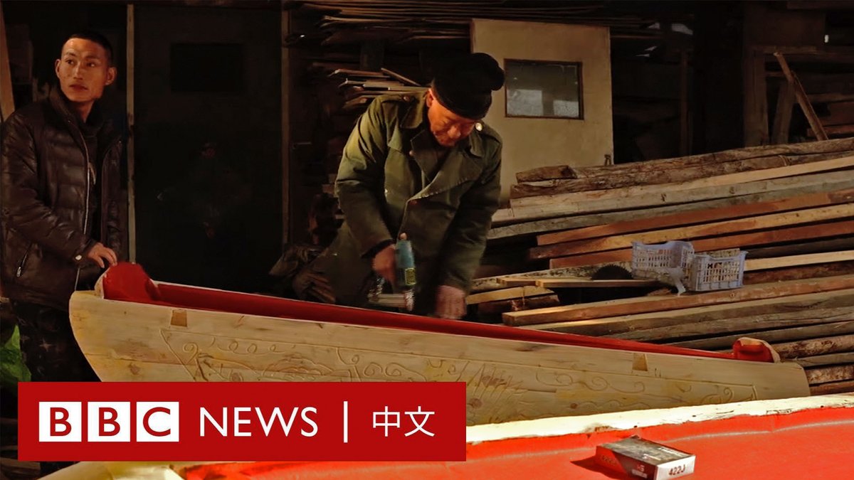 在席卷中国的新冠感染潮中，许多农村地区家庭受冲击尤为严重。由于医疗设施匮乏，很多在家去世的人未能被统计进入死亡人数。 BBC记者来到山西北部农村，当地棺材生产商和殡葬业者称，近期的殡葬需求是往年同期的2到3倍。有农民表示，因一座村庄里有数十名老人去世，许多人仅能被用土堆埋葬在农田中。