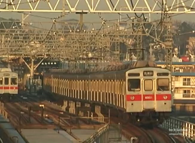 本日で東急8500系が定期運用を終了しました。 新玉川線開業に向けて開発された8500系は、最後まで新玉川・田園都市線でその役目を全うしました。 進学や就職、数々の節目には必ずそばに彼の姿がありました。私にとっては空気のような存在でした。 長い間お世話になりました。ゆっくり休んでください。