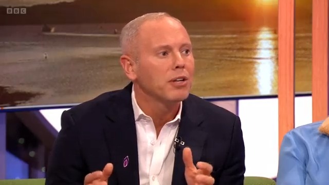 "For bad things to happen, it takes good people to do nothing." Rob Rinder on the special message behind this year's Holocaust Memorial Day. #TheOneShow 👉