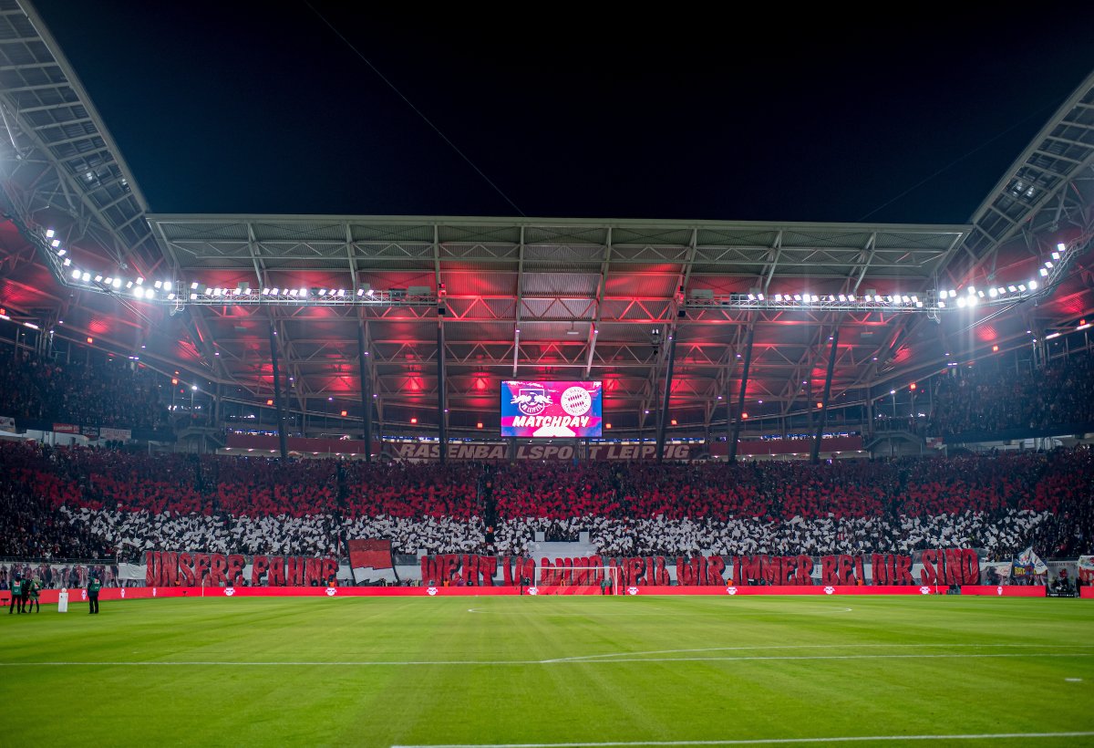 In 24 Stunden wehen unsere Fahnen wieder im Wind 🚩🚩 #RBLVFB #Bundesliga